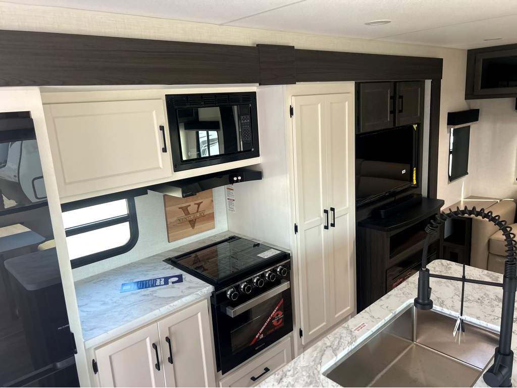 2026 VENTURE RV SPORTTREK 312VIK - Image 11