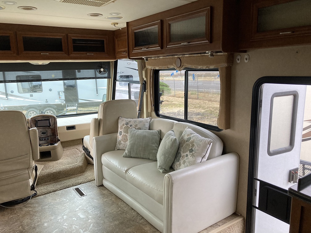 2012 Thor Motor Coach Challenger 32VS - Image 13