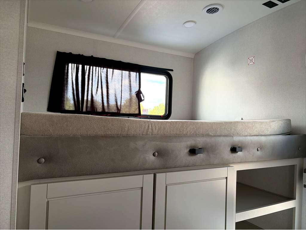 2027 JAYCO NORTH POINT 391TBBH - Image 17