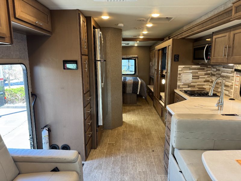2022 Thor Motor Coach Omni RS36 - Image 6