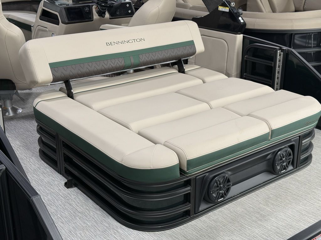 2026 Bennington 24MCSB Carbon Fiber Arch Tritoon Pontoon - Image 78
