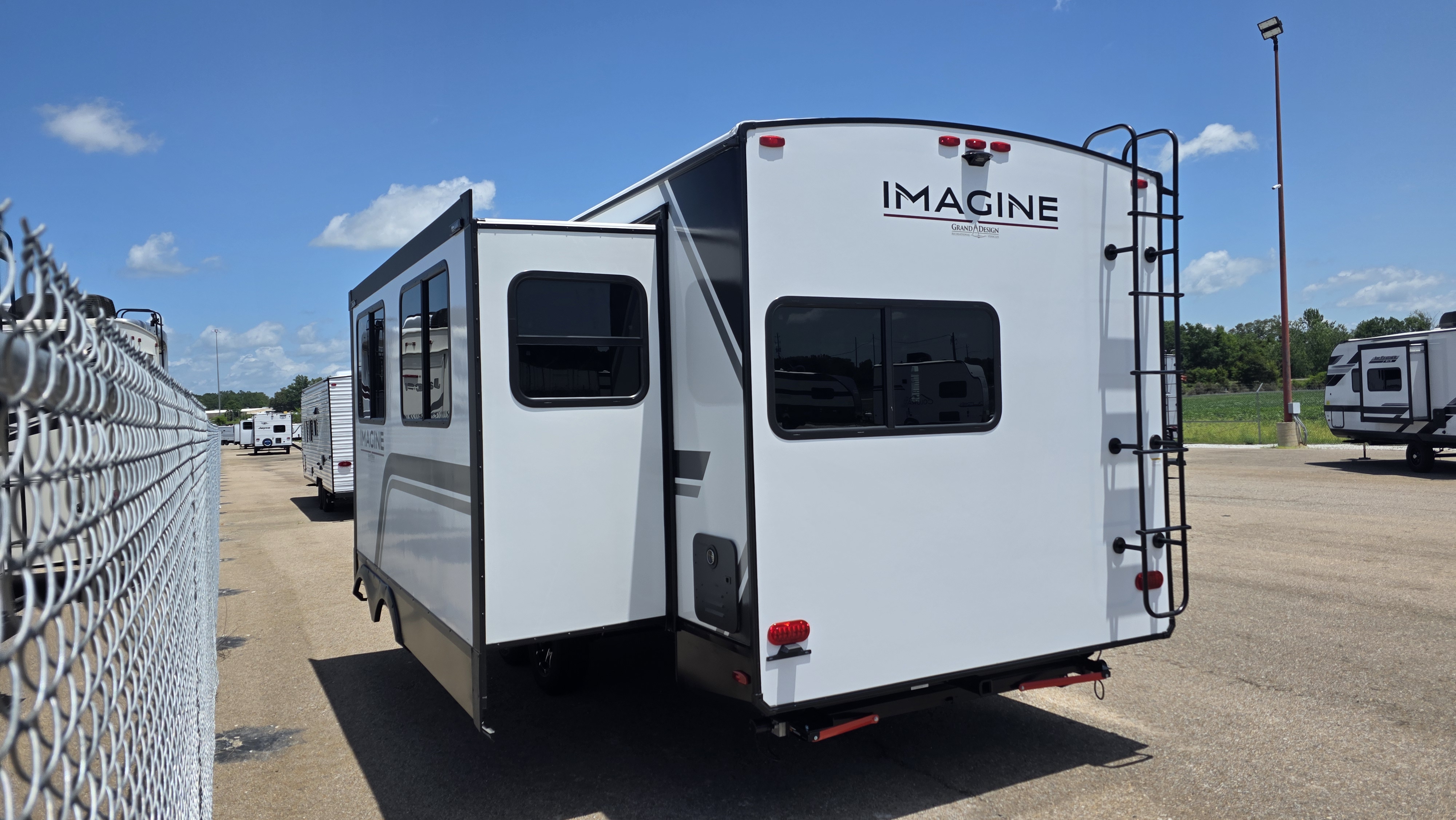 2027 GRAND DESIGN IMAGINE 2670MK - Image 2