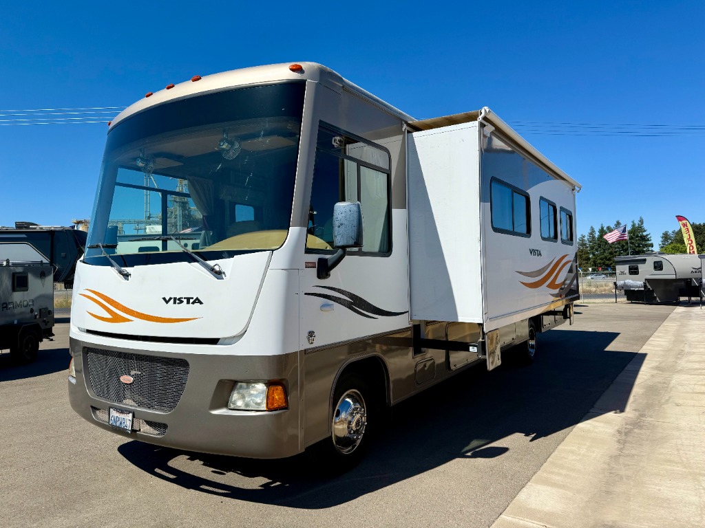 2011 Winnebago Vista 35F - Image 2