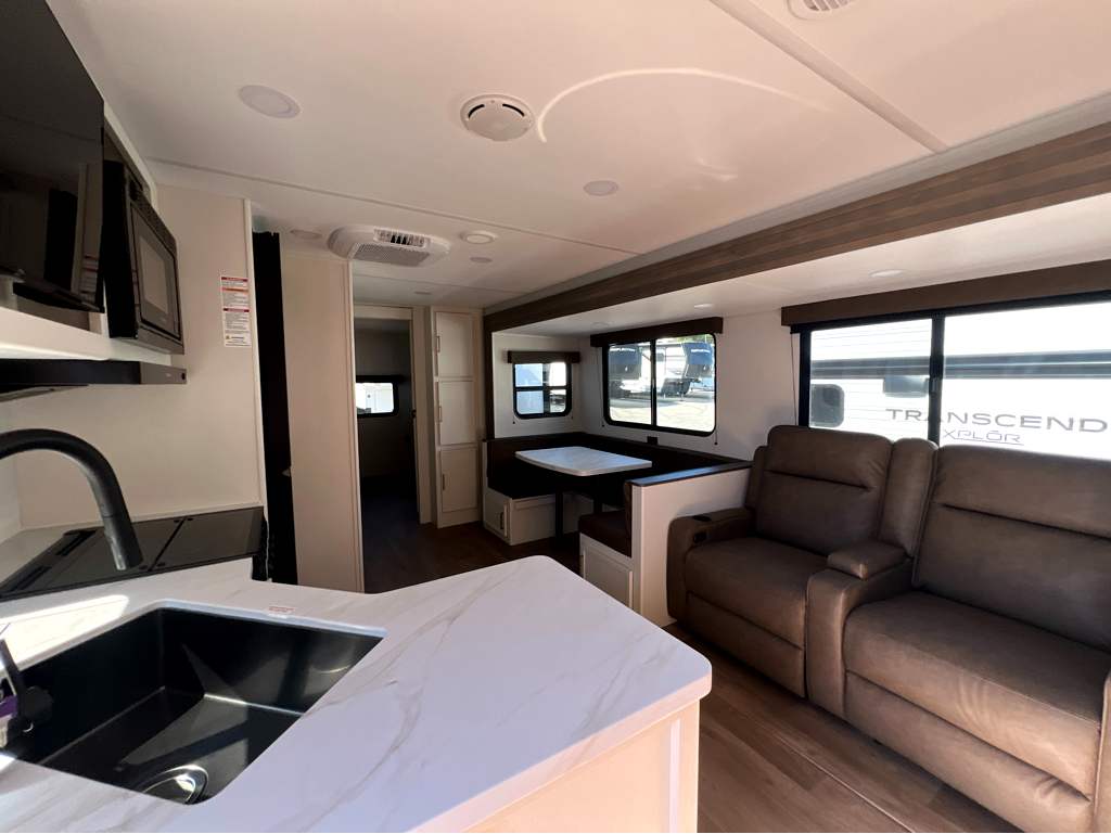 2027 GRAND DESIGN TRANSCEND 335BHT - Image 6