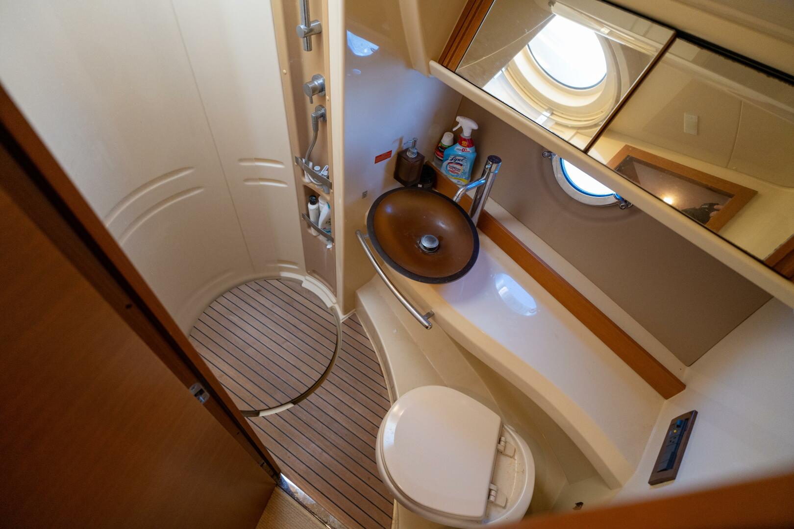 2013 Azimut 40 Flybridge - Image 40