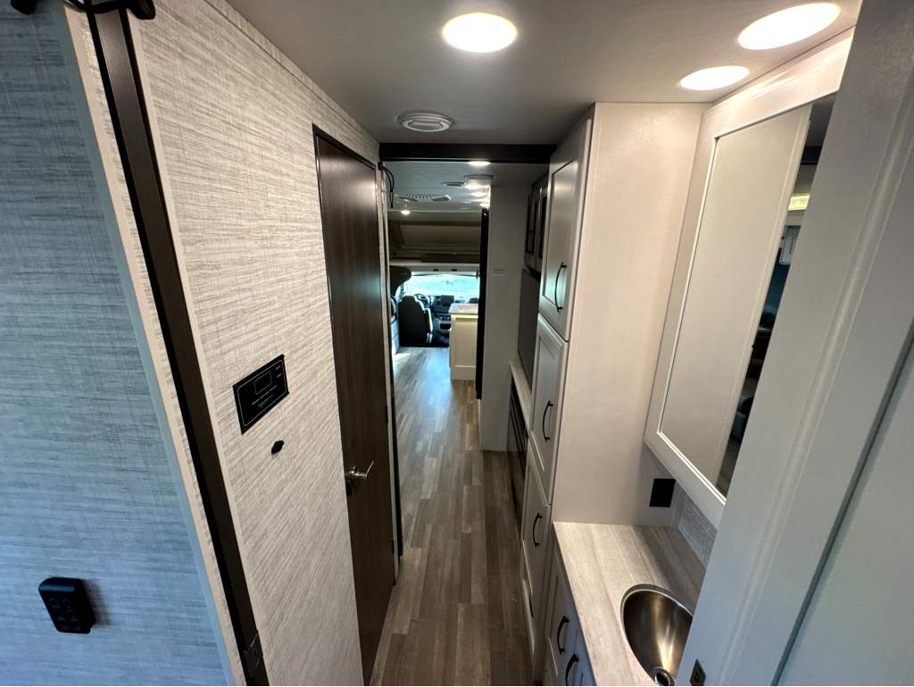 2025 JAYCO GREYHAWK 30Z - Image 21