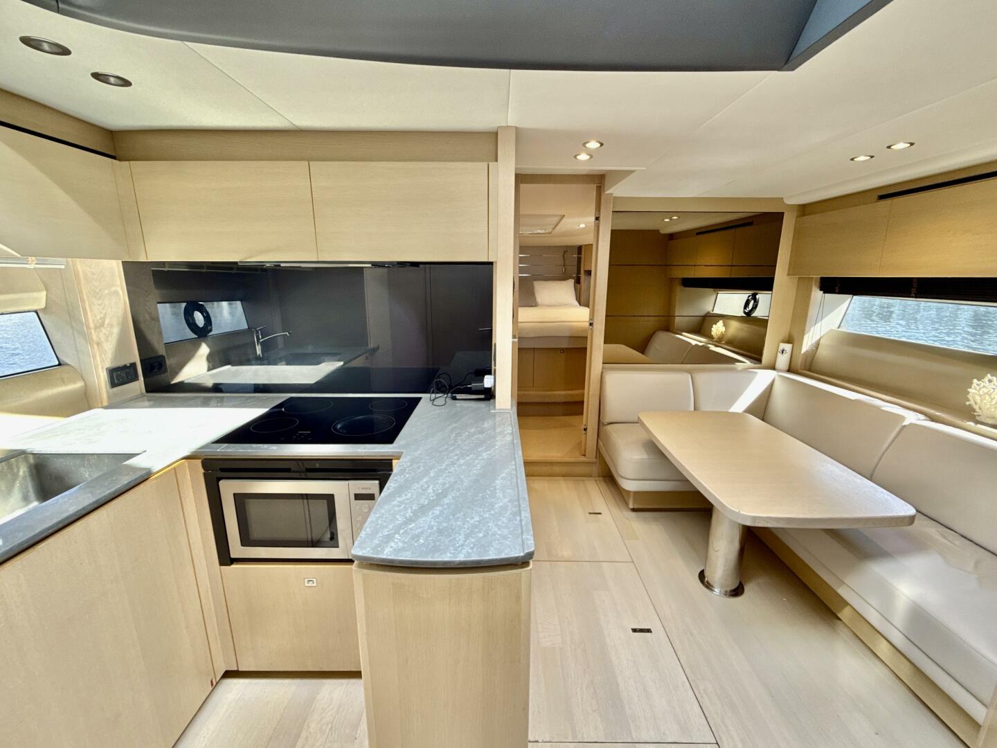2017 Princess V58 - Image 13