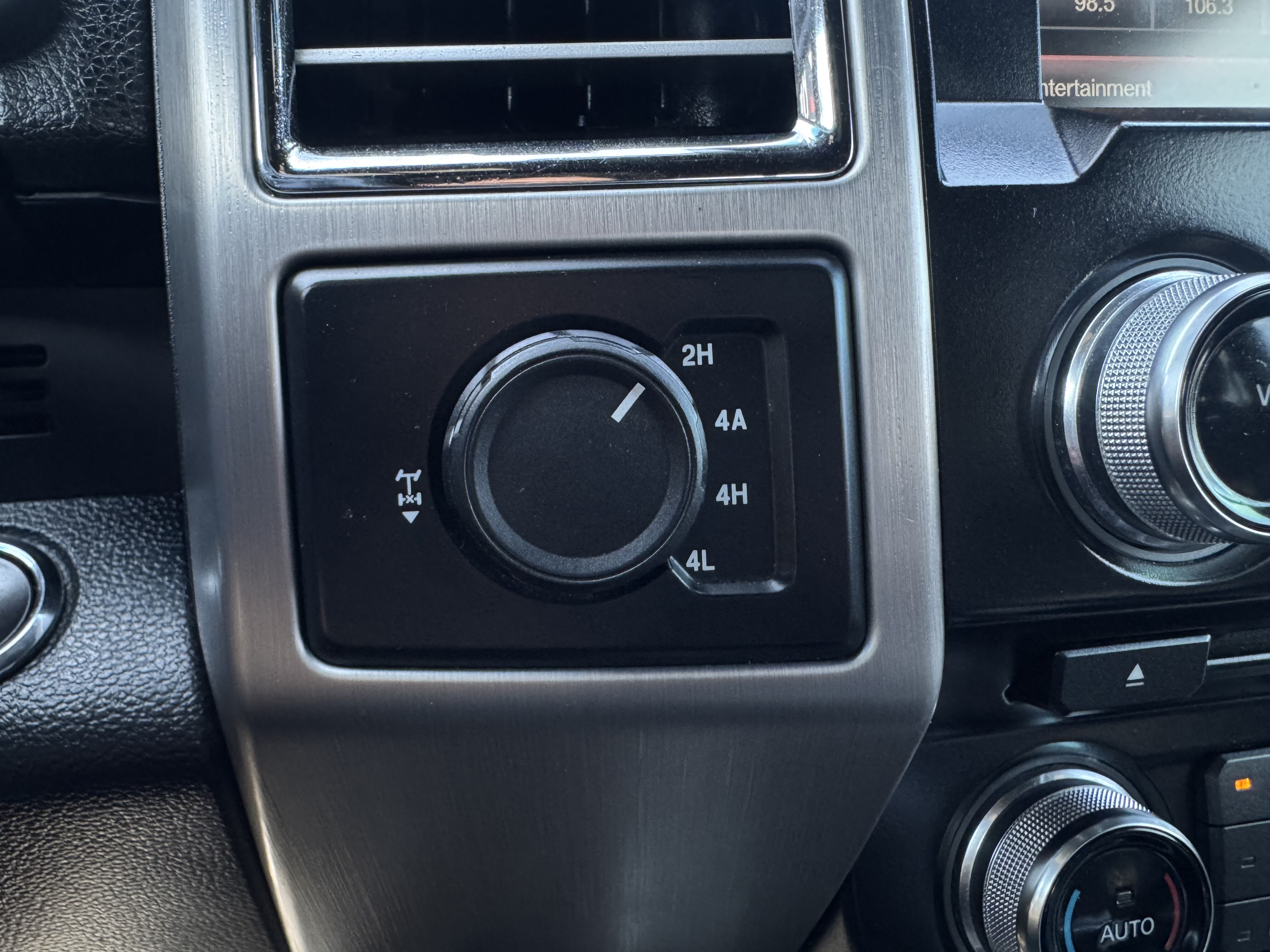 2015 Ford F150 Pickup Crew Cab Platinum 4WD - Image 21