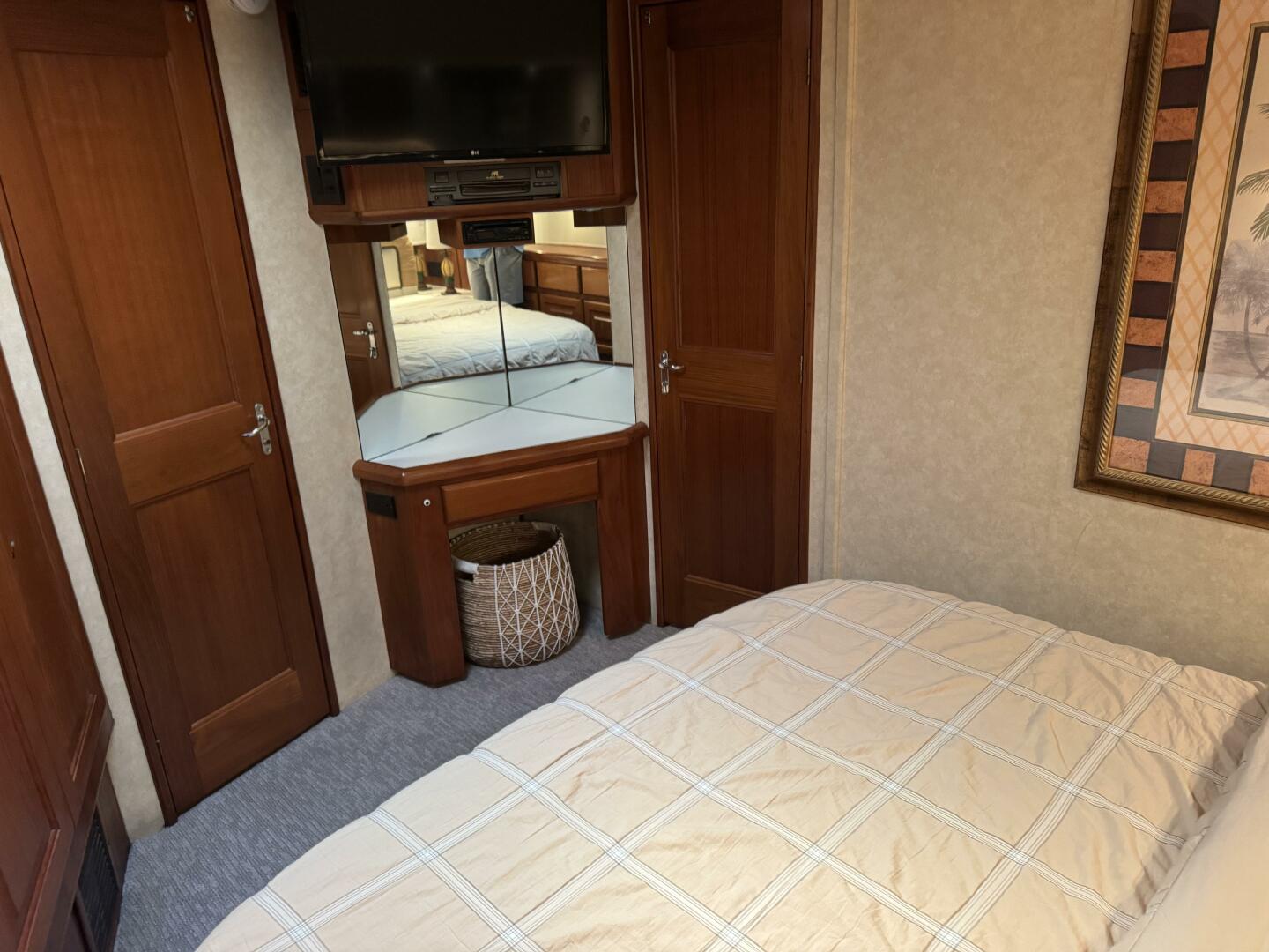 1995 Viking 58 Convertible - Image 26