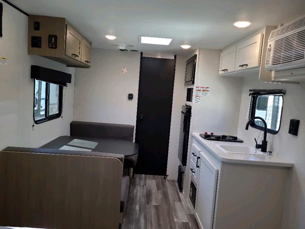 2026 Jayco Jay Flight SLX 170FQW Sport Edition - Image 2