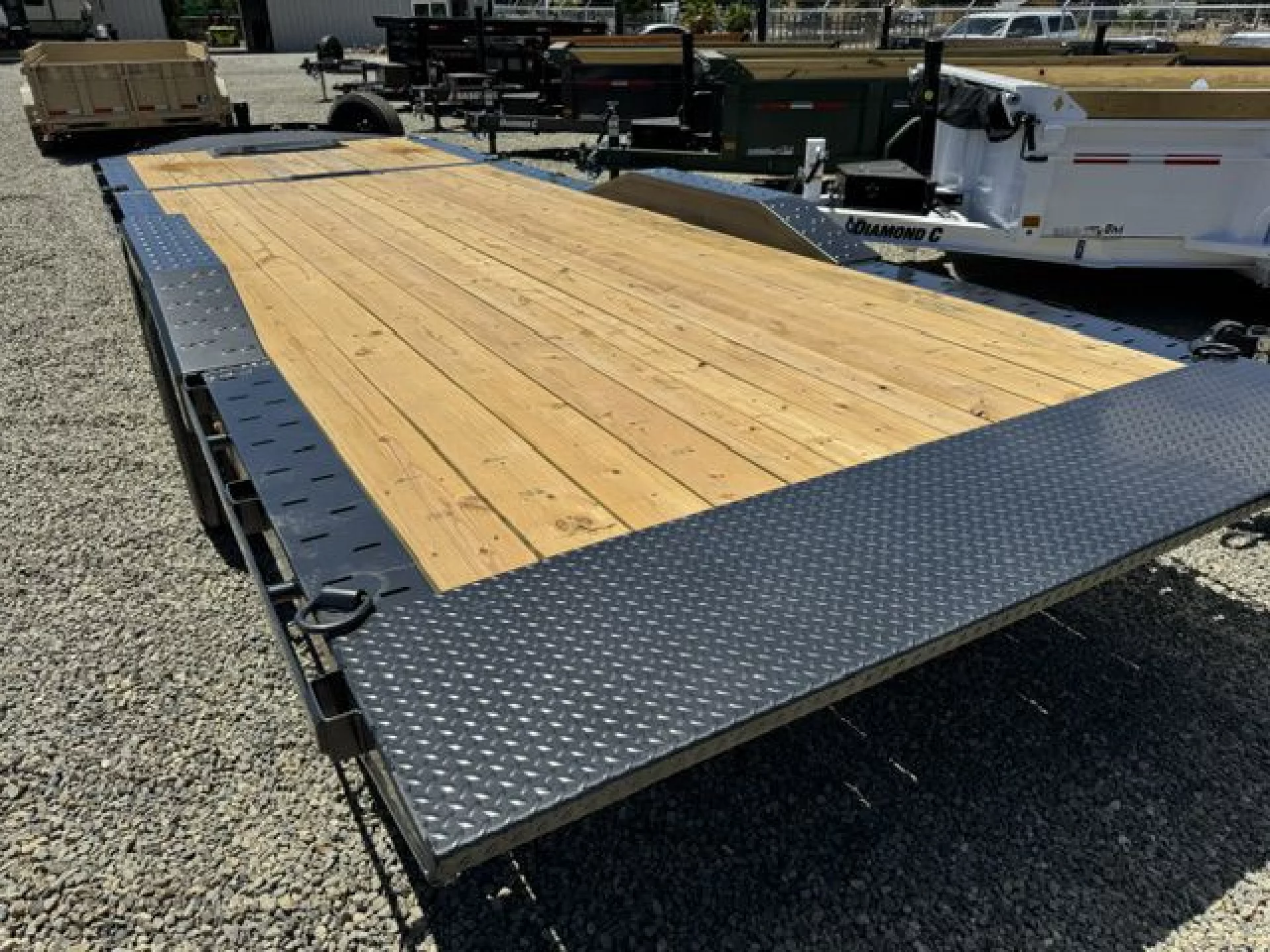 2026 DIAMOND C TRAILERS DIAMOND C HXD 207 L24X102 GVWR 15.5 - Image 5