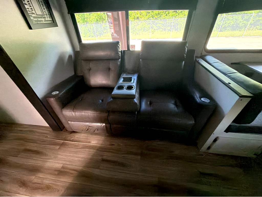 2027 VENTURE RV SIENNA 311VDB - Image 27