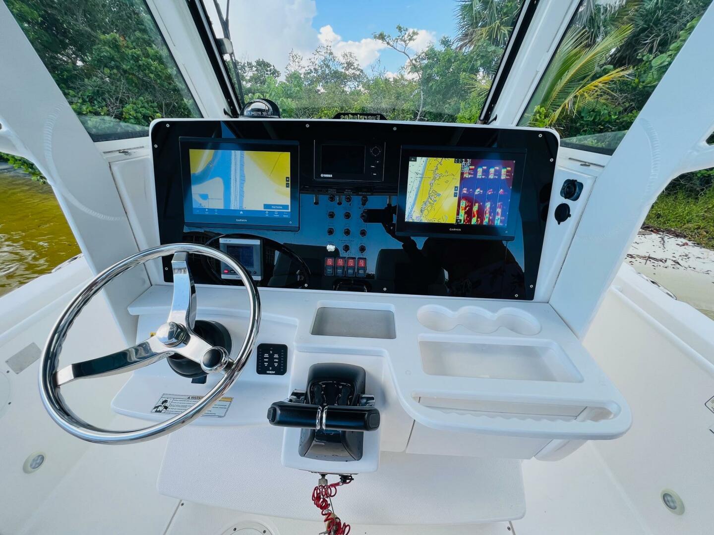 2012 Everglades 295 Center Console - Image 28