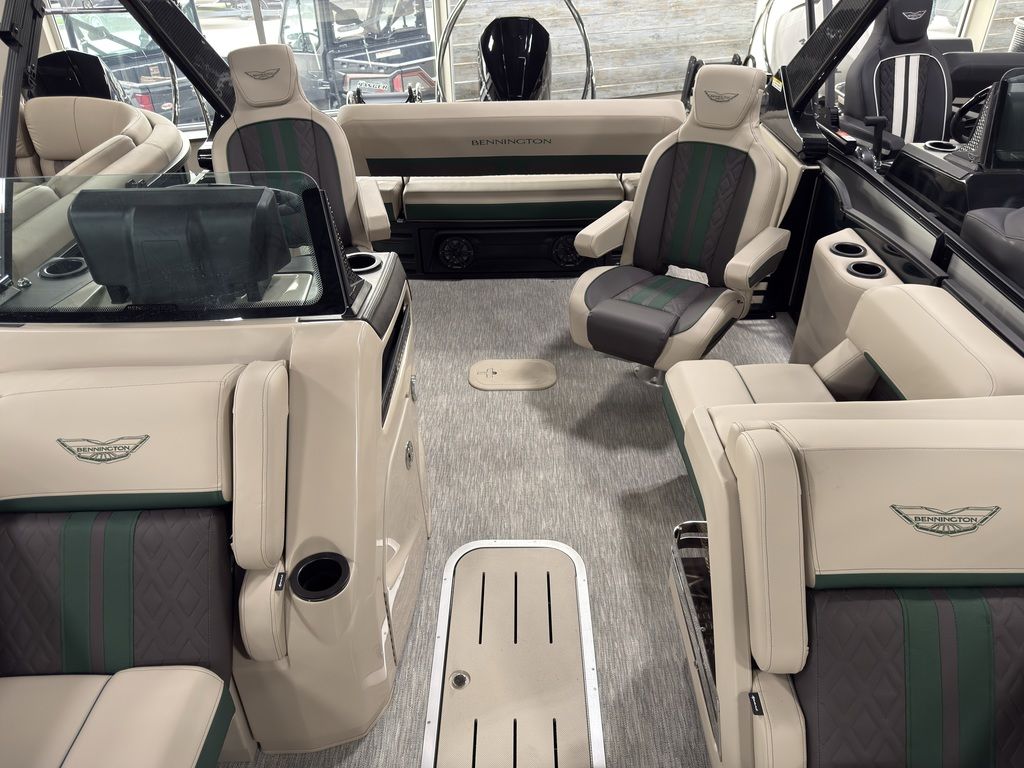 2026 Bennington 24MCSB Carbon Fiber Arch Tritoon Pontoon - Image 52