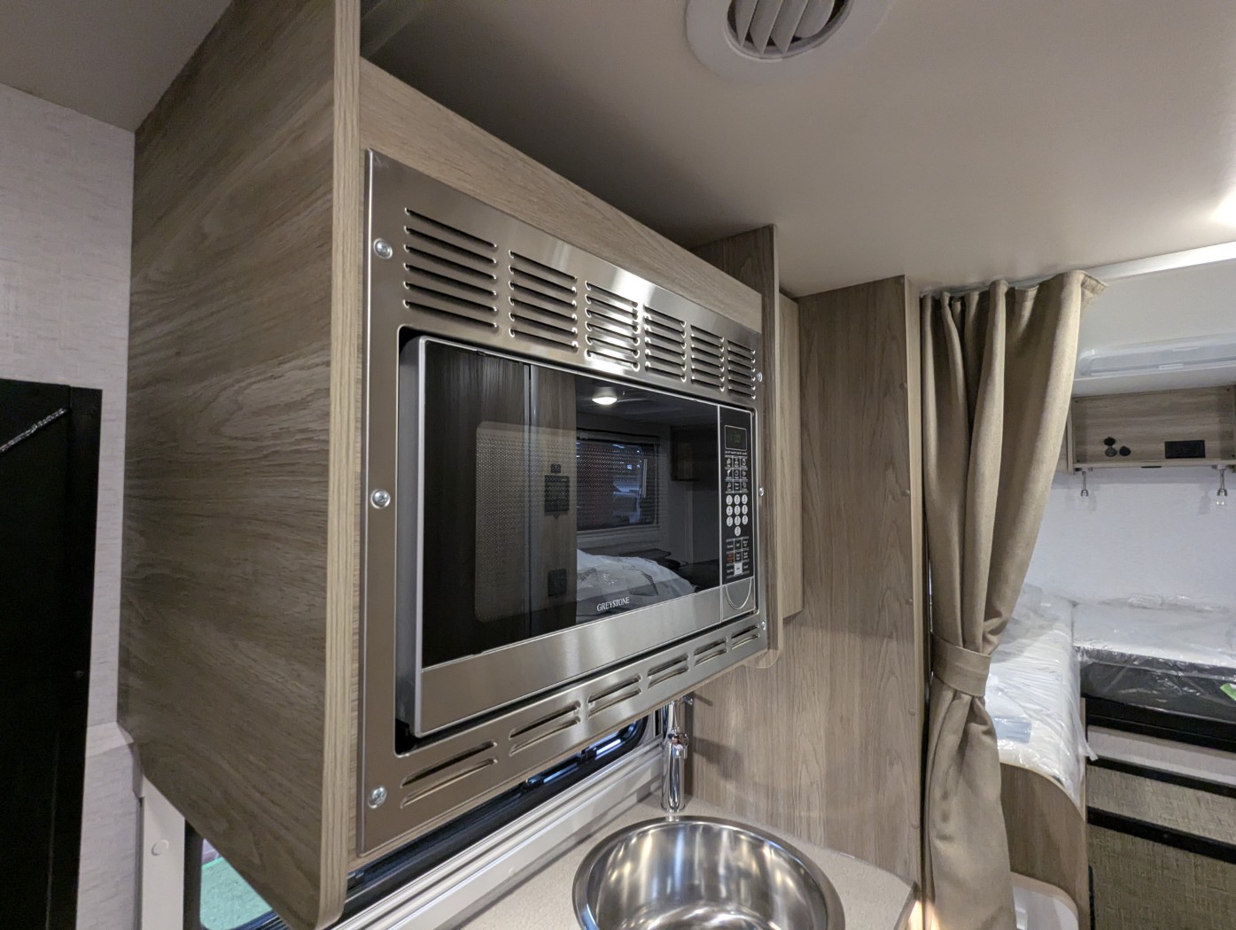 2027 Winnebago EKKO Sprinter 23B – Pop Top AWD - Image 32