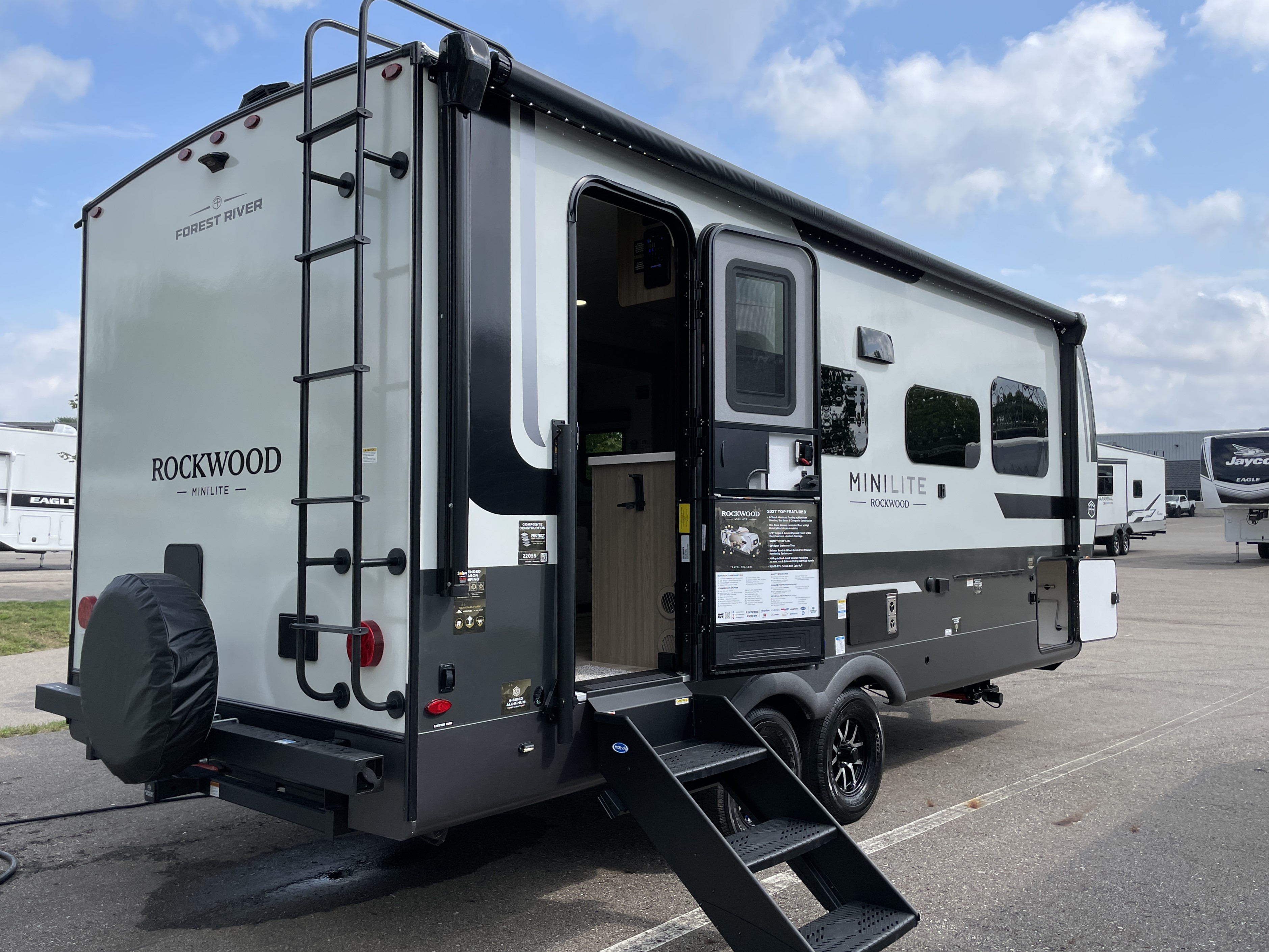 2027 Forest River Rockwood Mini Lite 2205S - Image 3
