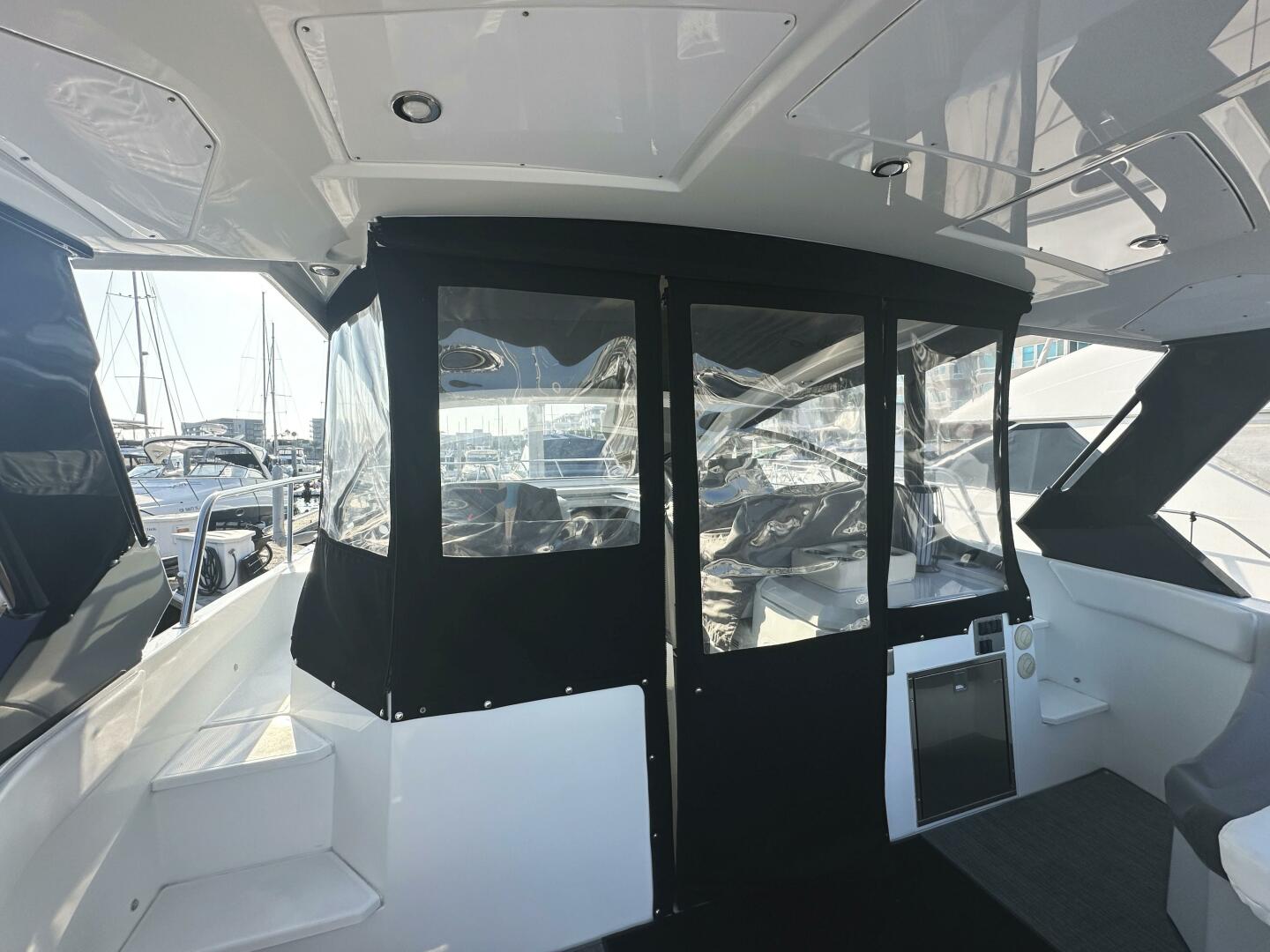 2017 Cruisers Yachts 390 Express Coupe - Image 44