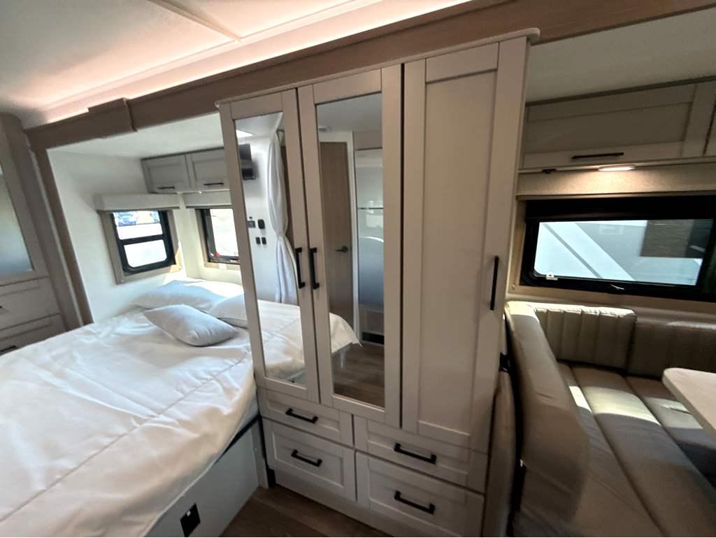 2027 ENTEGRA COACH ODYSSEY 24B - Image 14