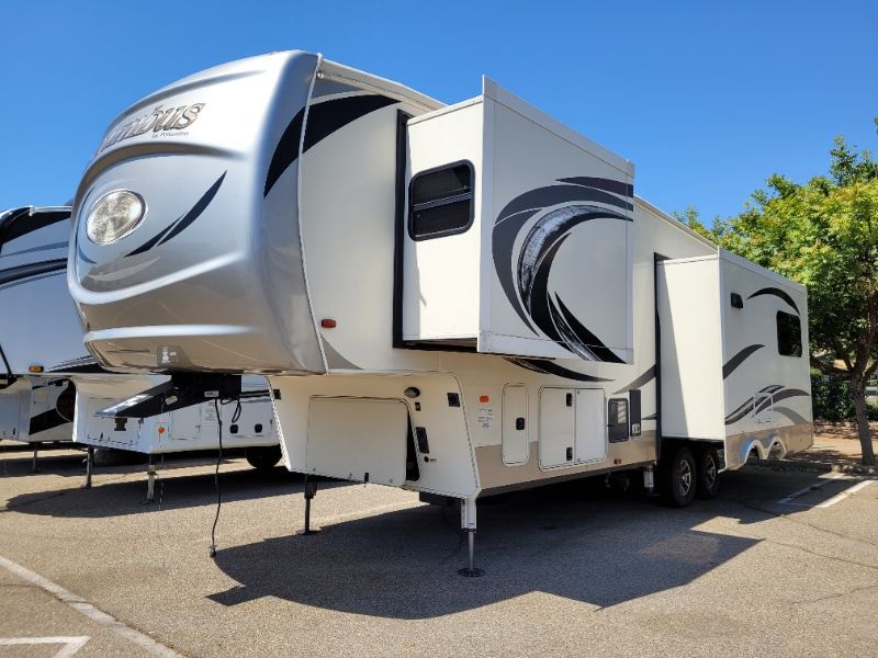 2018 Palomino Columbus 298RL - Image 2