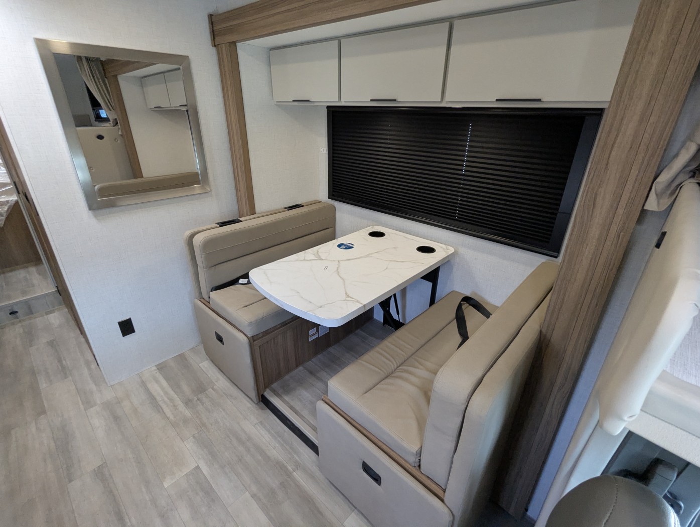 2027 Thor Motor Coach Four Winds 25Z - Image 10