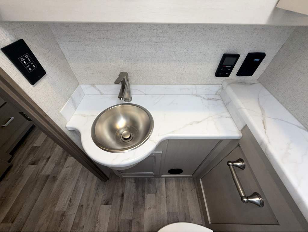 2026 THOR MOTOR COACH PALAZZO 33.5 - Image 27