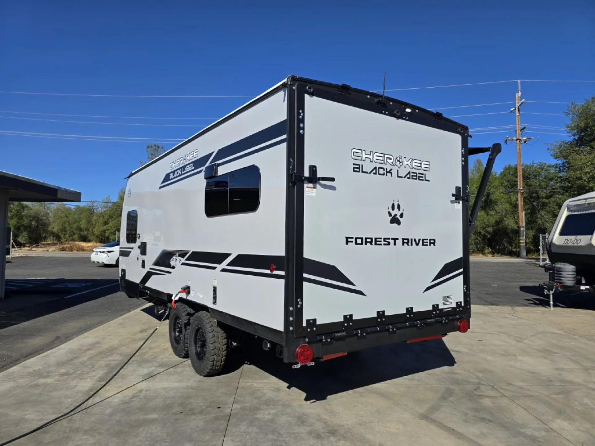 2026 FOREST RIVER CHEROKEE GREY WOLF 18RRBL BLACK LABEL - Image 5