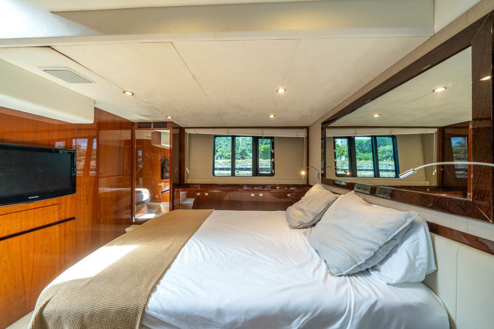 2012 Princess V52 - Image 25