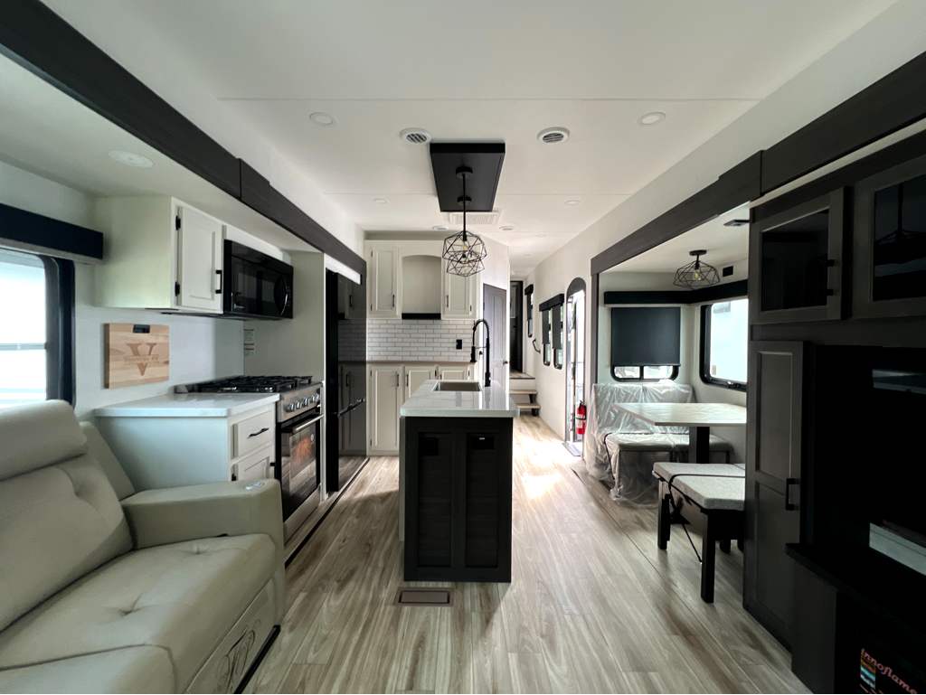 2027 VENTURE RV SPORTTREK 363VFR - Image 13