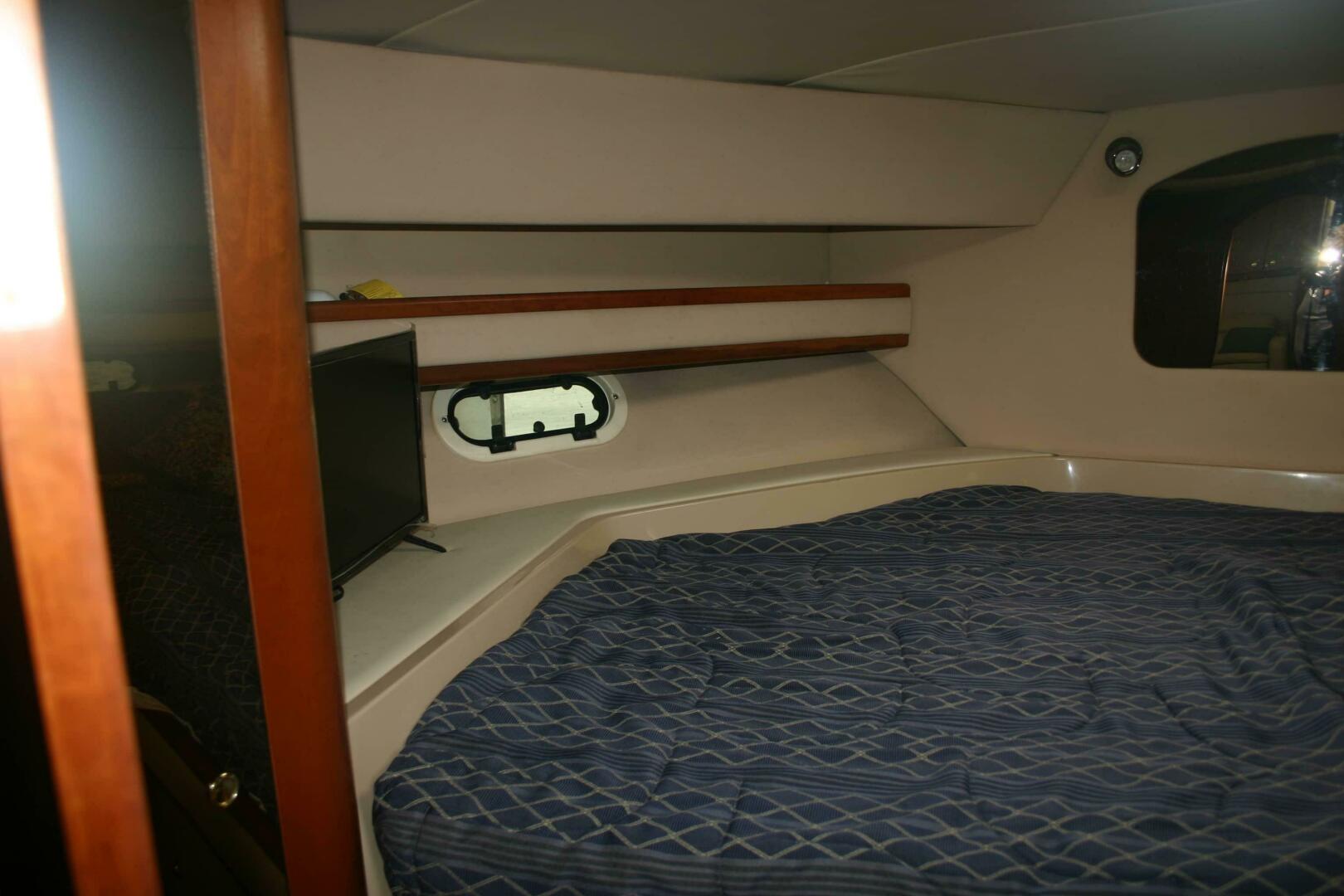2001 Cruisers Yachts 3750 Motor Yacht - Image 28