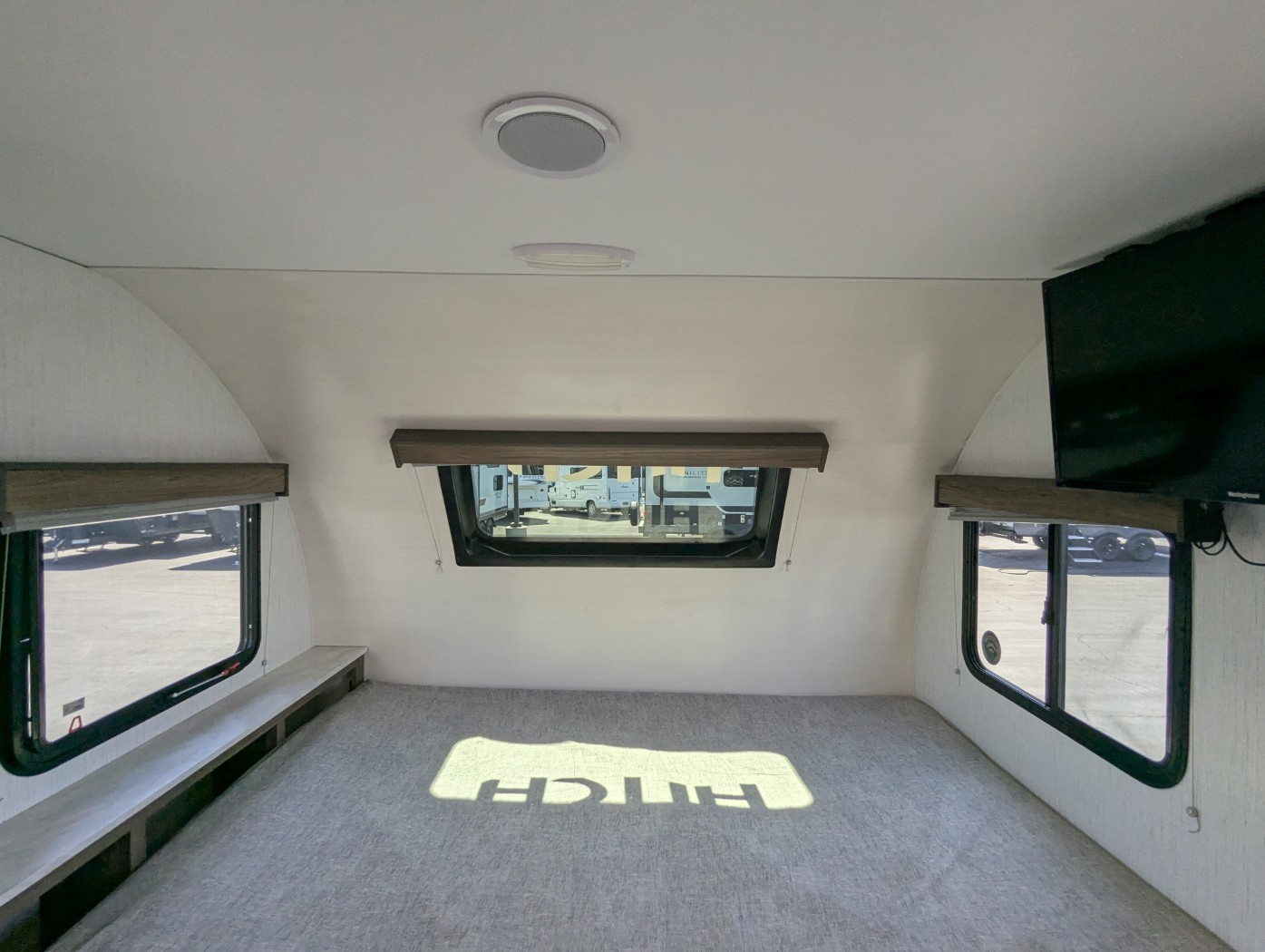 2024 Cruiser RV Hitch 18BHS - Image 9