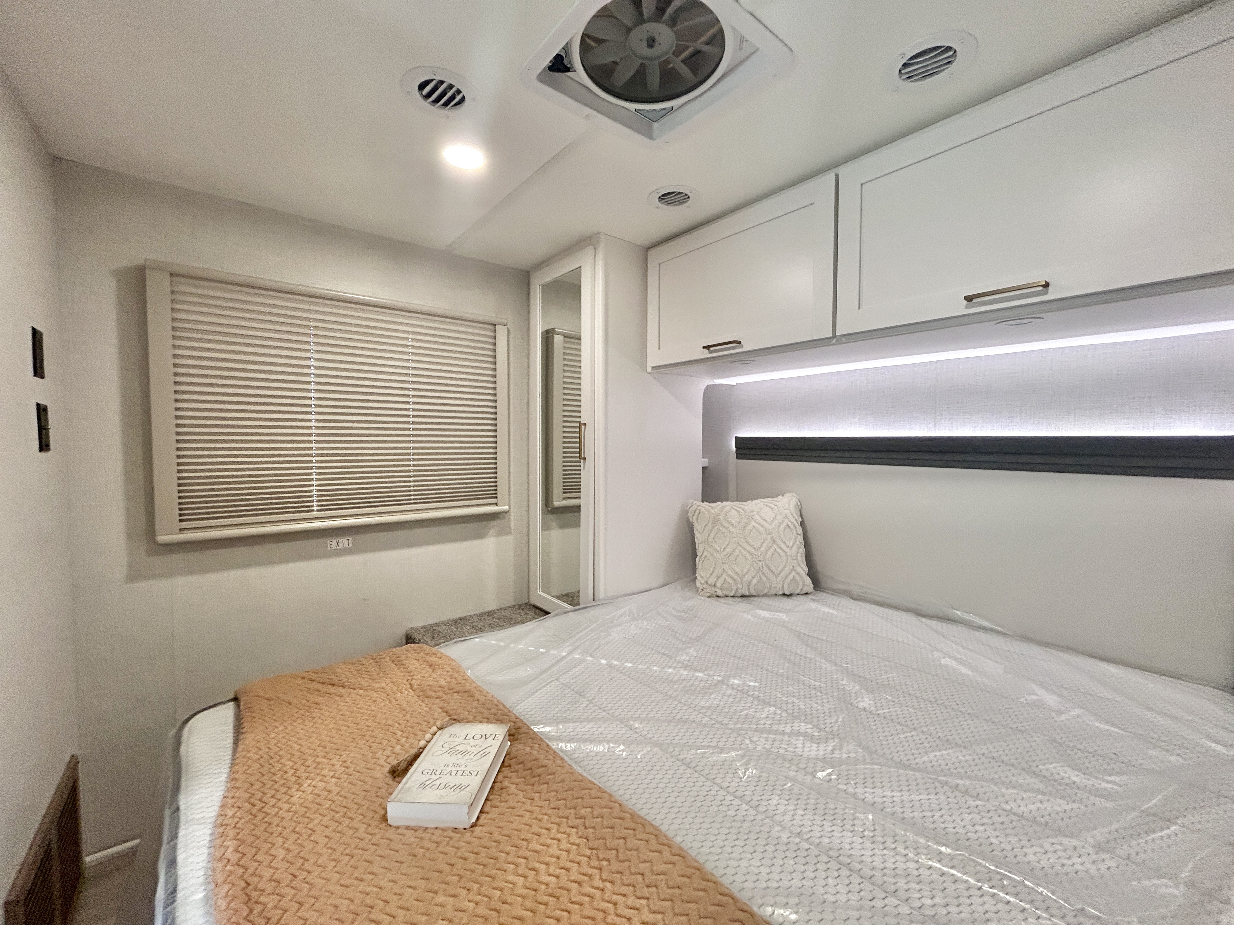 2027 Thor Motor Coach Quantum LC28 - Image 28