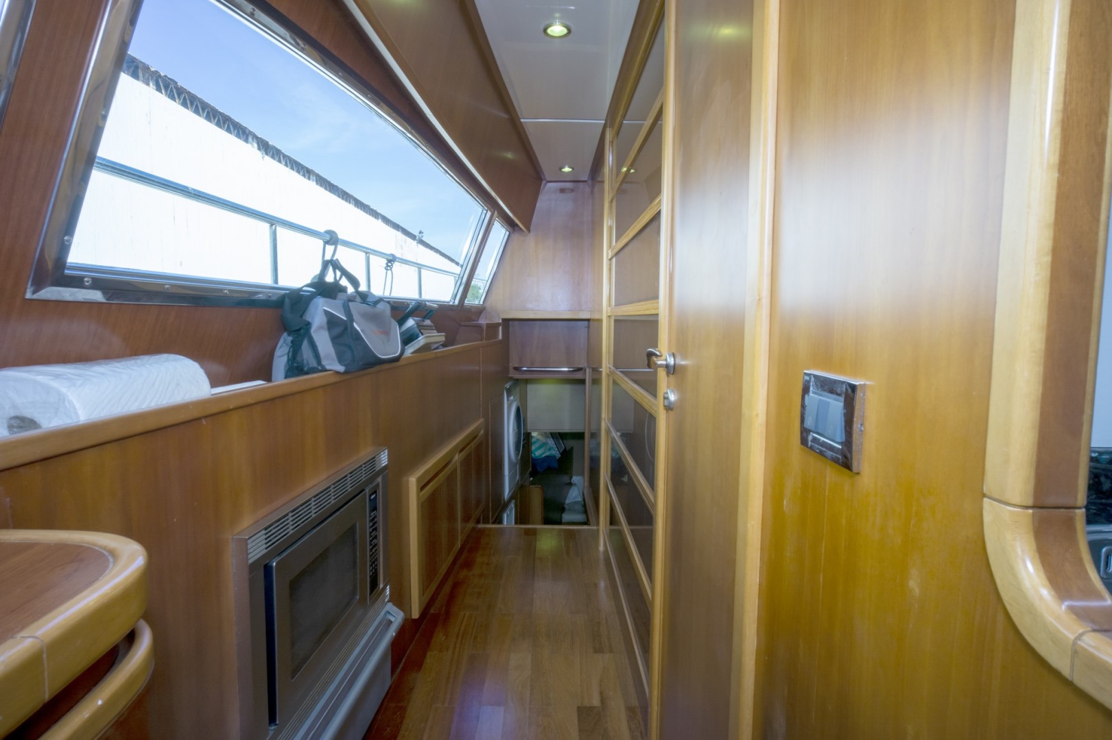 2000 Ferretti Yachts Custom Line 94 - Image 20