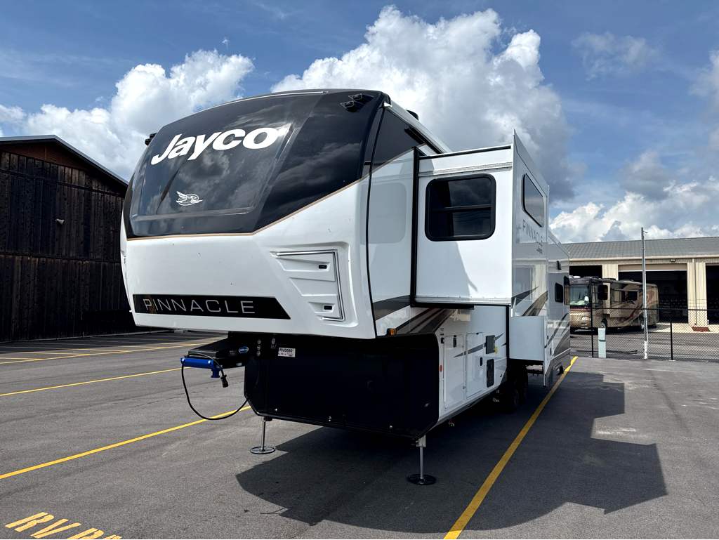 2027 JAYCO PINNACLE 32RLTS - Image 2