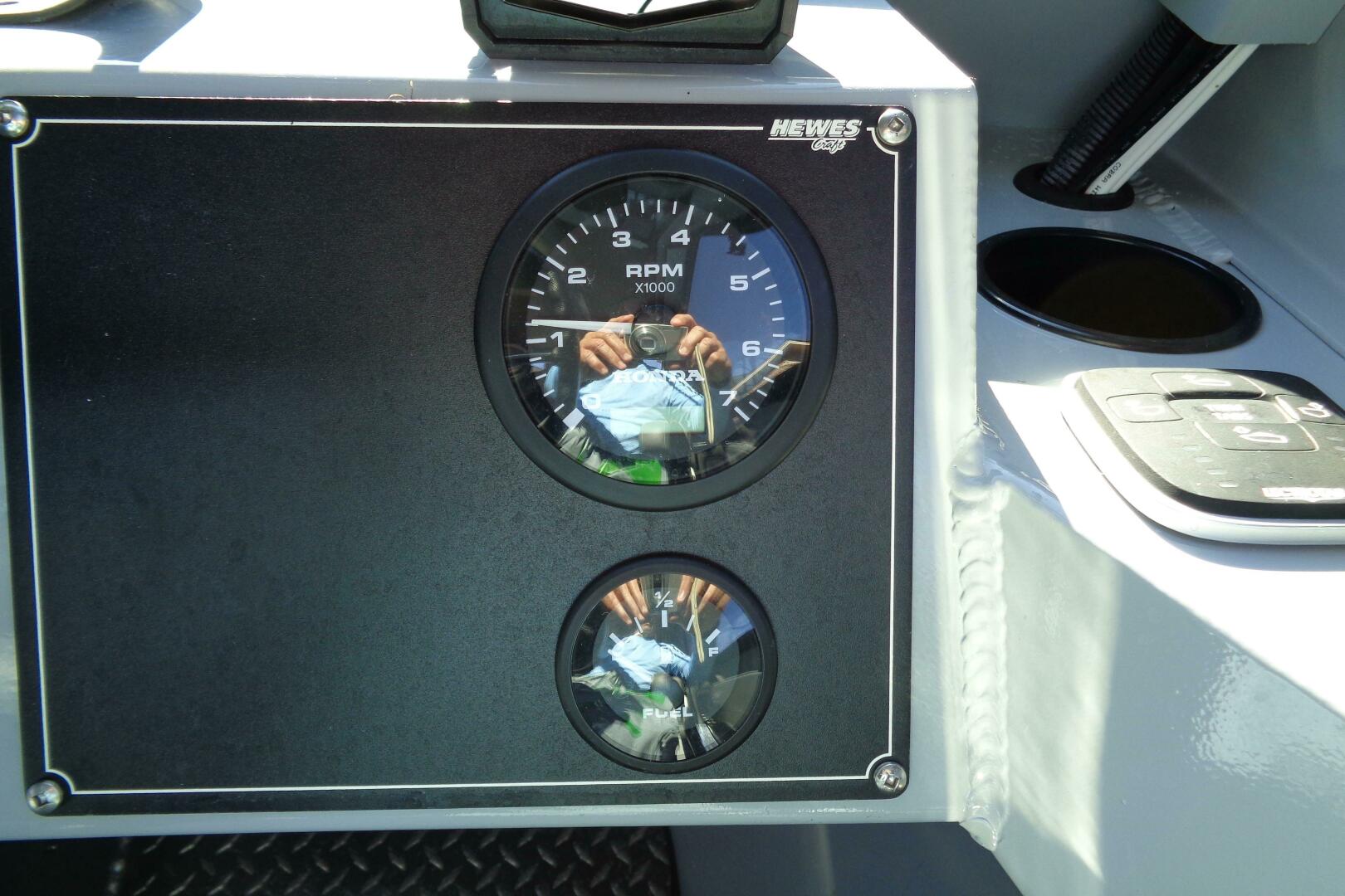 2022 Hewes 210 Sea Runner ET HT Base - Image 14