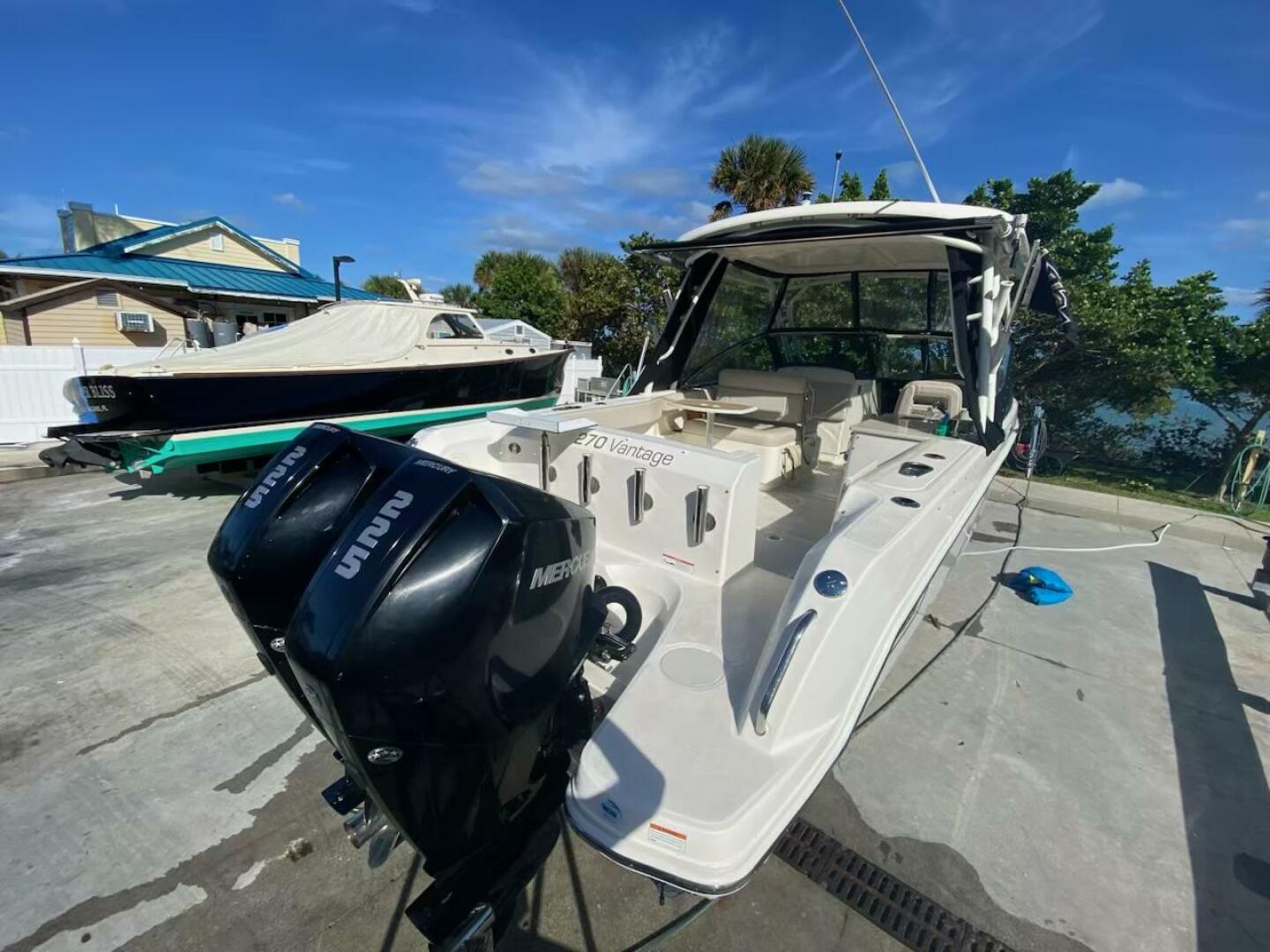 2018 Boston Whaler 270 Vantage - Image 8