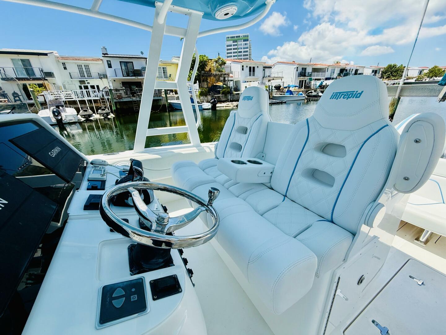 2003 Intrepid 377 - Image 32