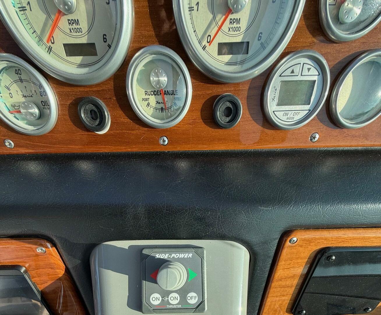 2006 Cruisers Yachts 420 Express - Image 9