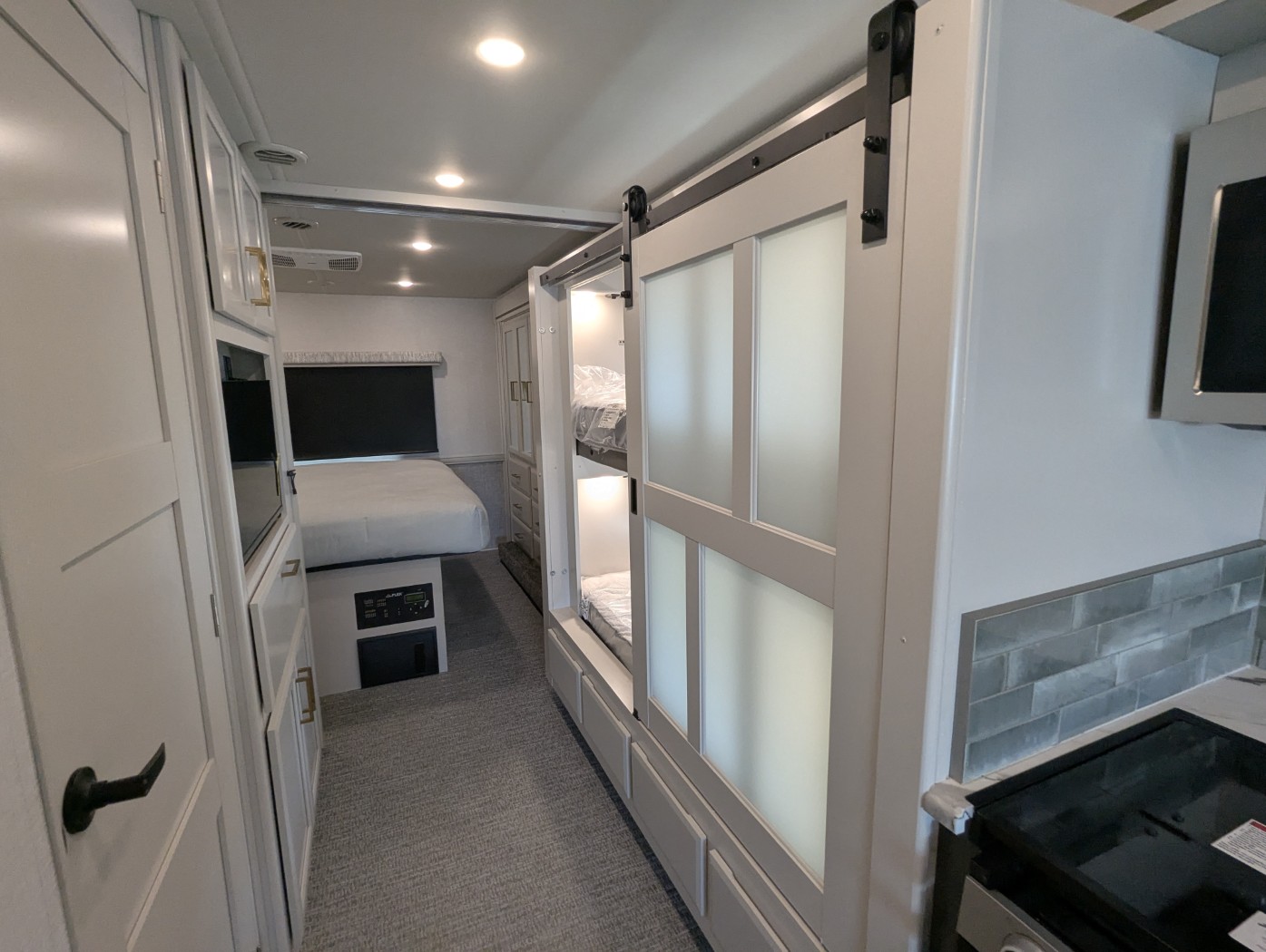 2026 Holiday Rambler Admiral 34J - Image 26