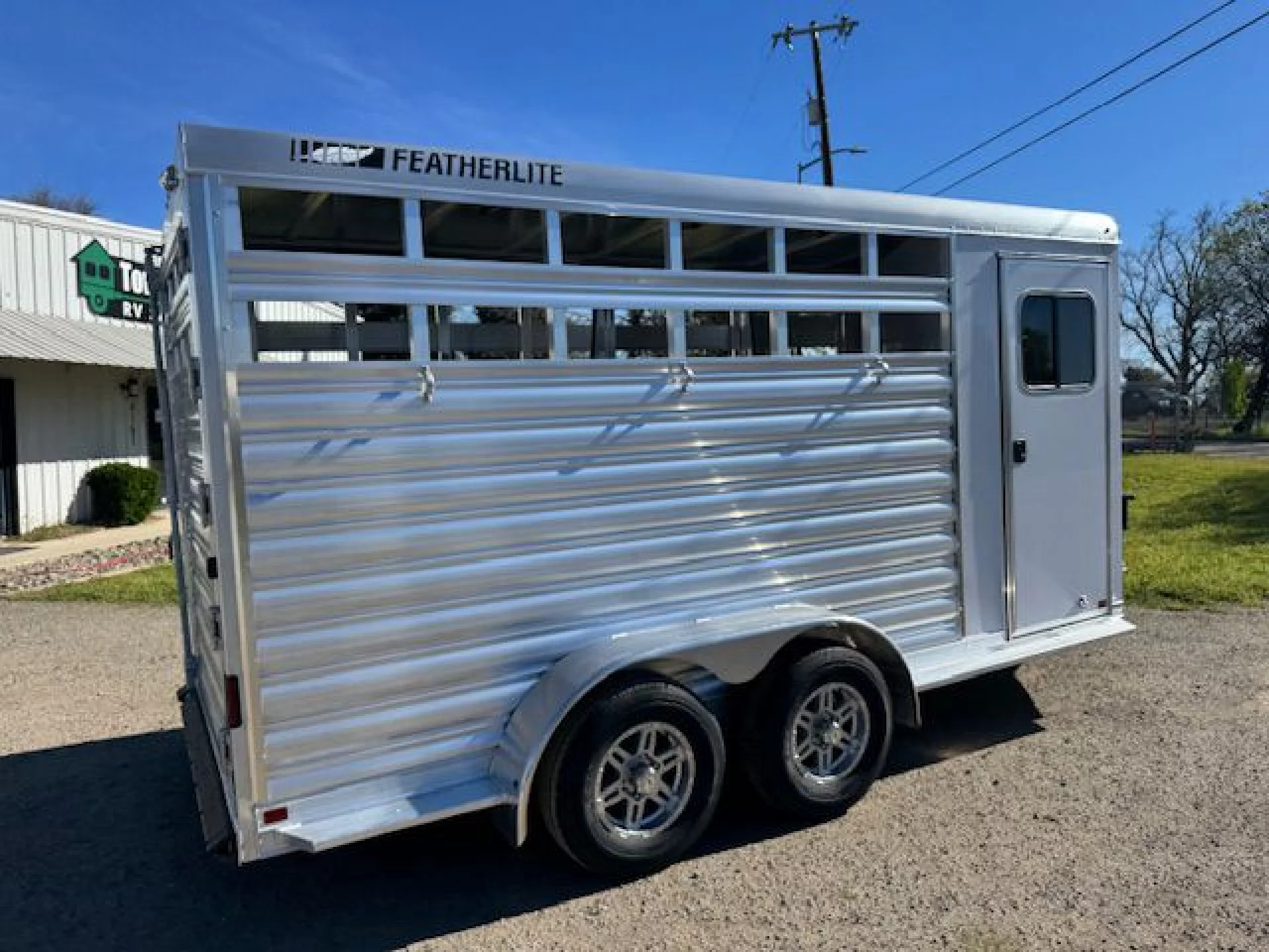 2026 FEATHERLITE FEATHERLITE 9651 3 HORSE SLANT PACKAGE B - Image 2