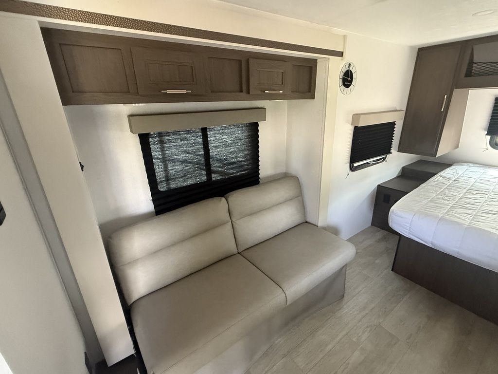 2027 Coachmen FET19SE-320 - Image 12
