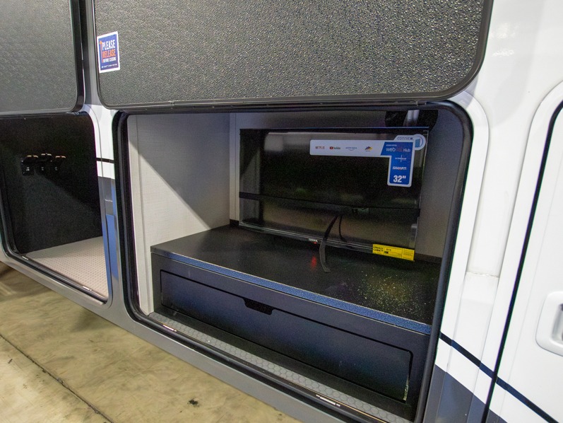 2025 Keystone Alpine 3910RK - Image 2