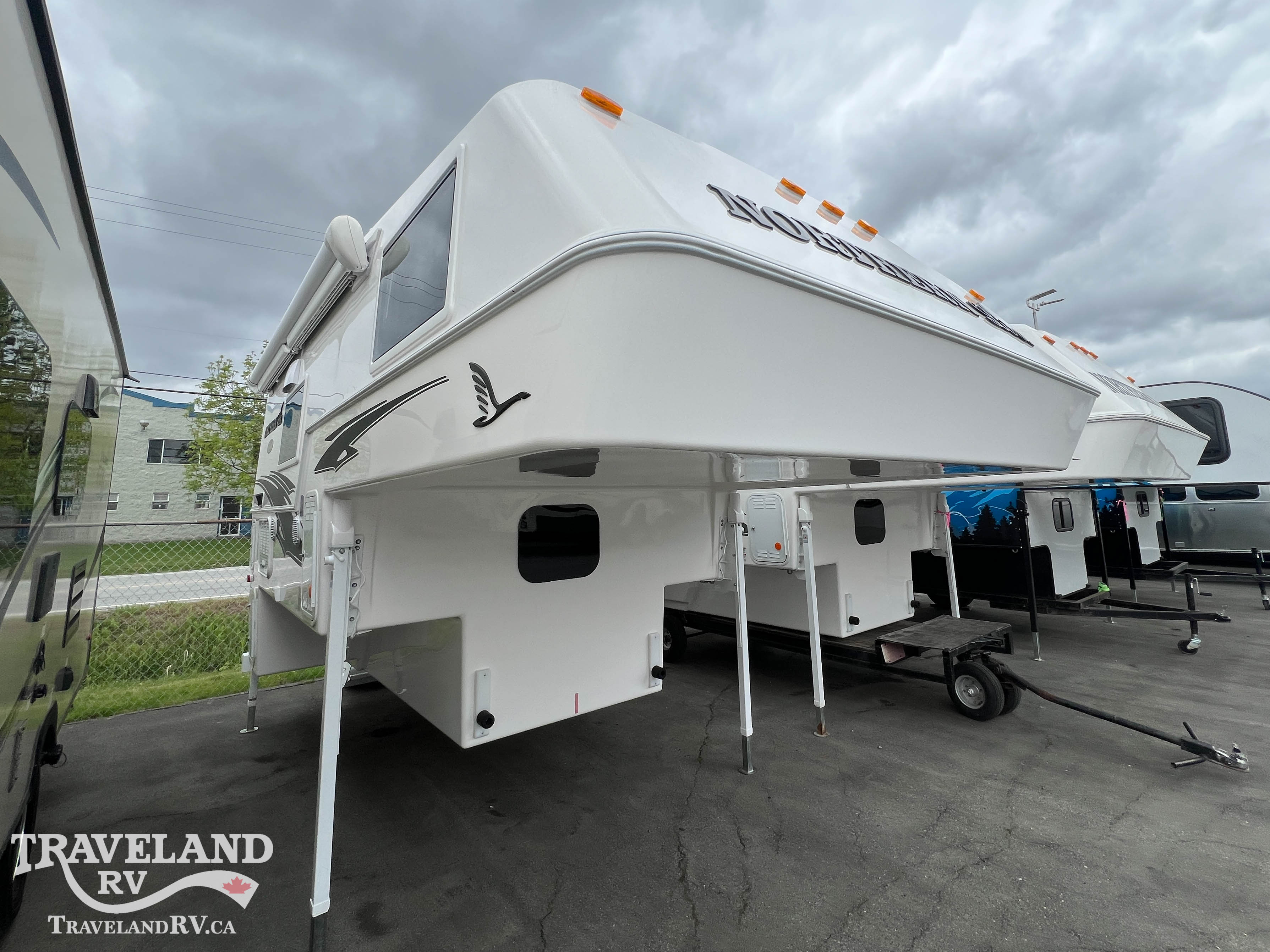 2025 NORTHERN LITE LIMITED EDITION 811DB - Image 2