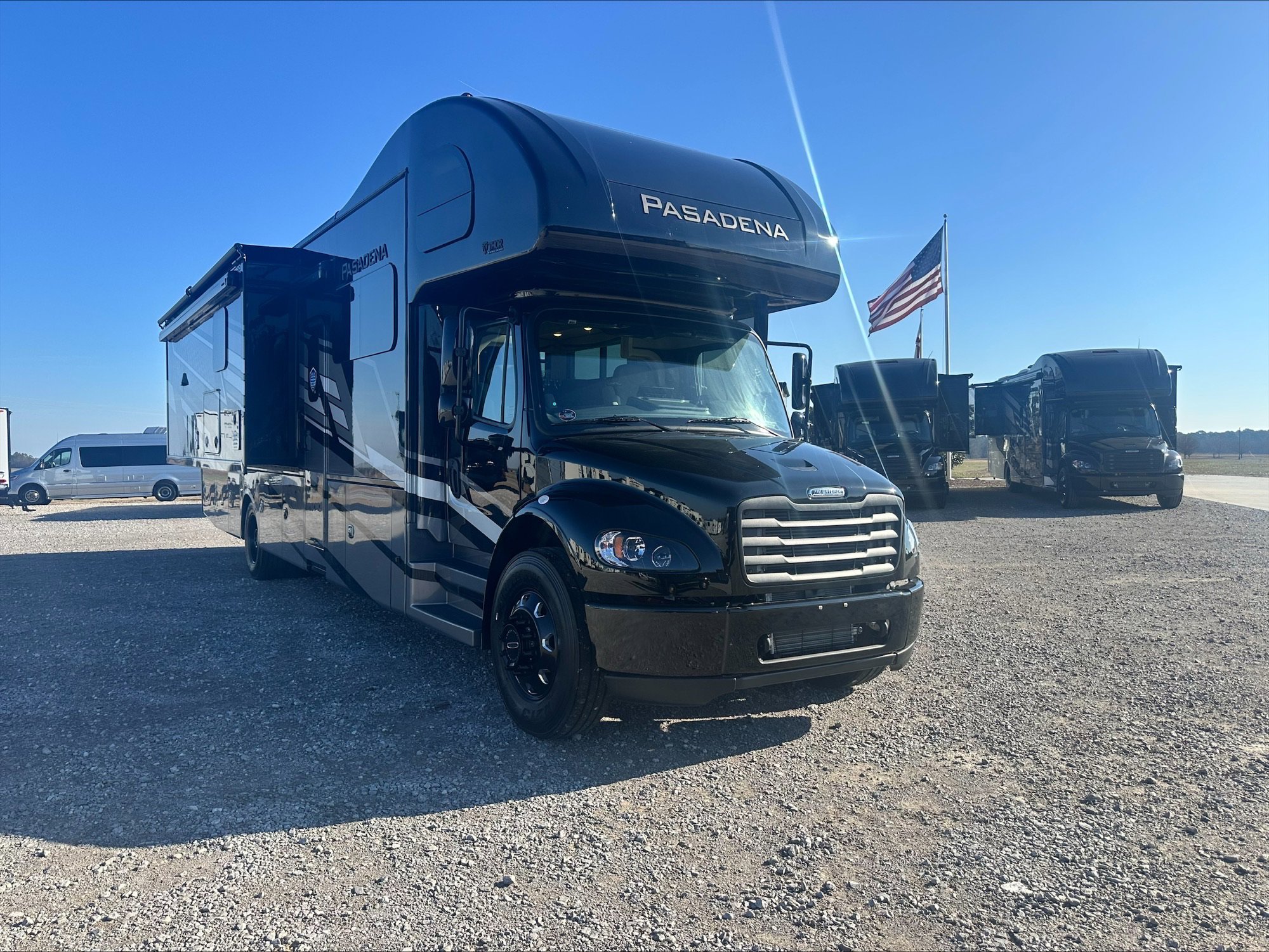 2026 THOR MOTOR COACH PASADENA 38FX - Image 1