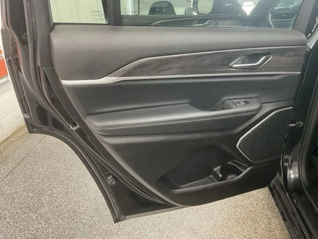 2022 Jeep Grand-Cherokee-L Laredo Altitude 4x4 - Image 20