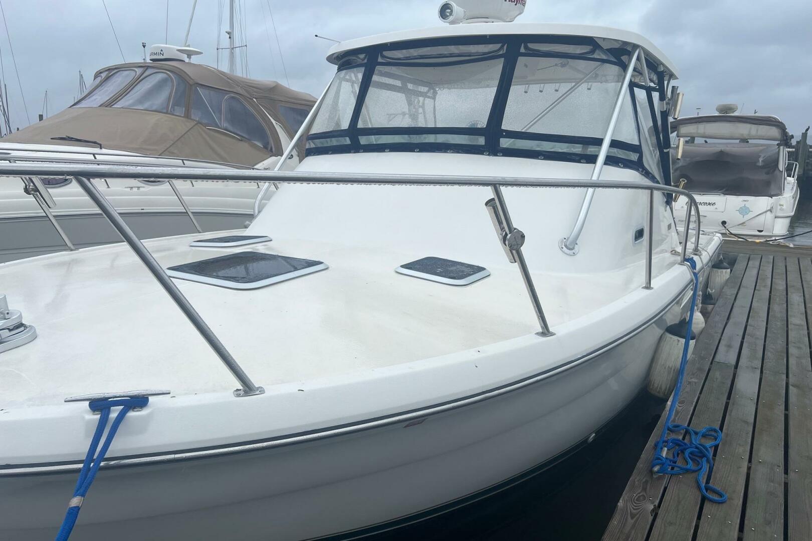 2001 Pursuit 3000 Offshore - Image 2