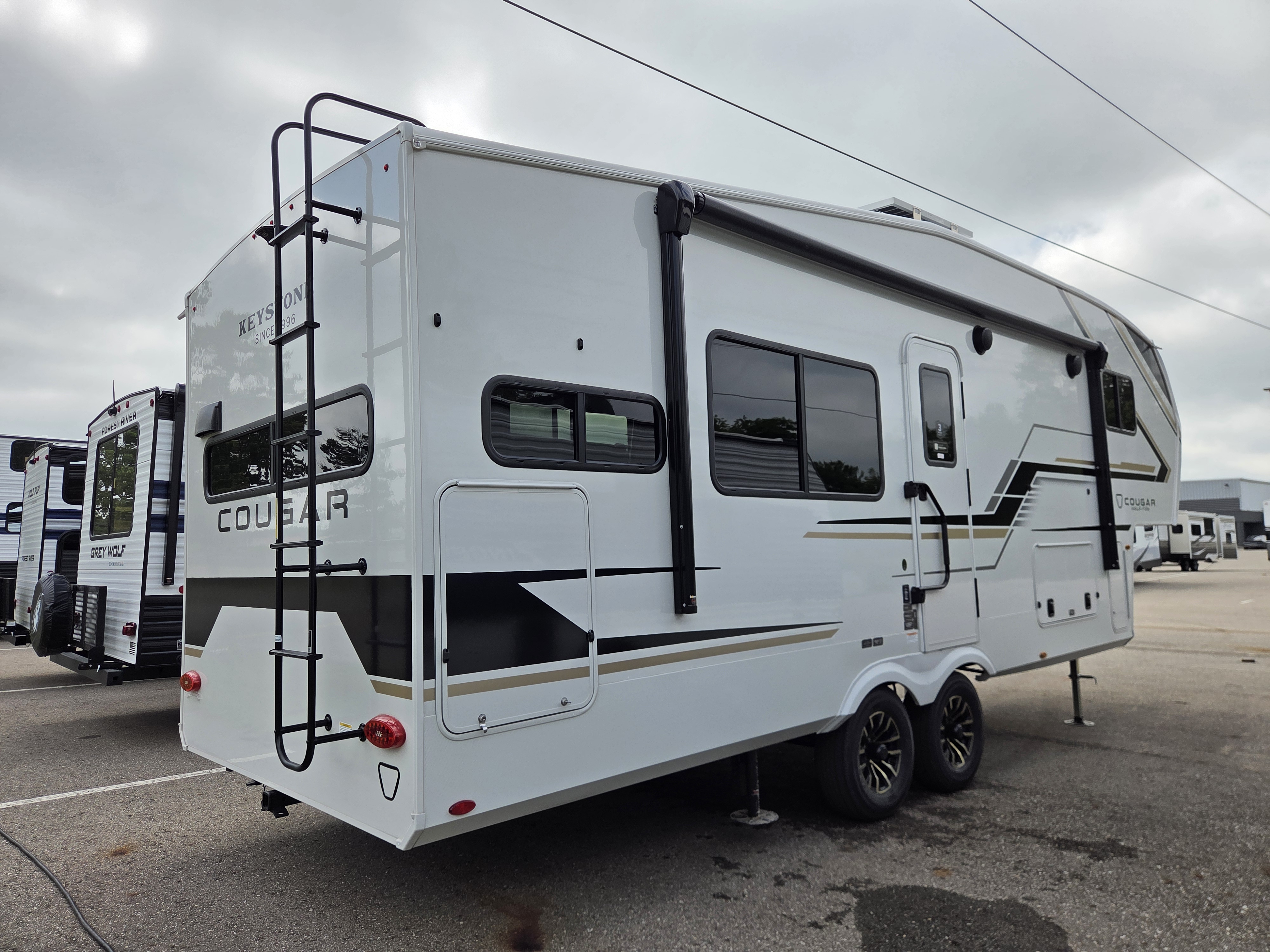 2027 Keystone Cougar Half-Ton 23MLE - Image 3