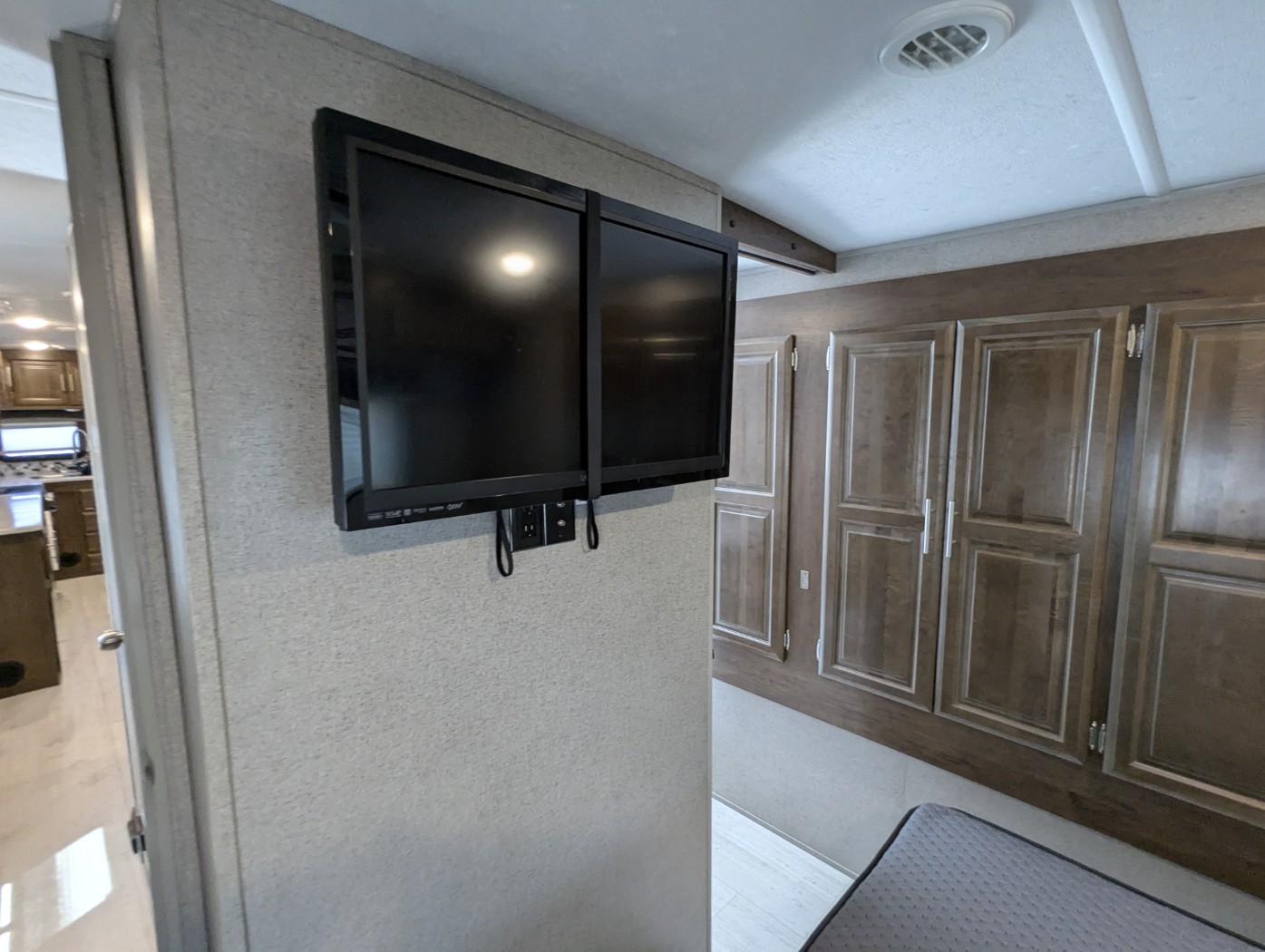 2021 Forest River Rockwood Ultra Lite 2902SW - Image 17