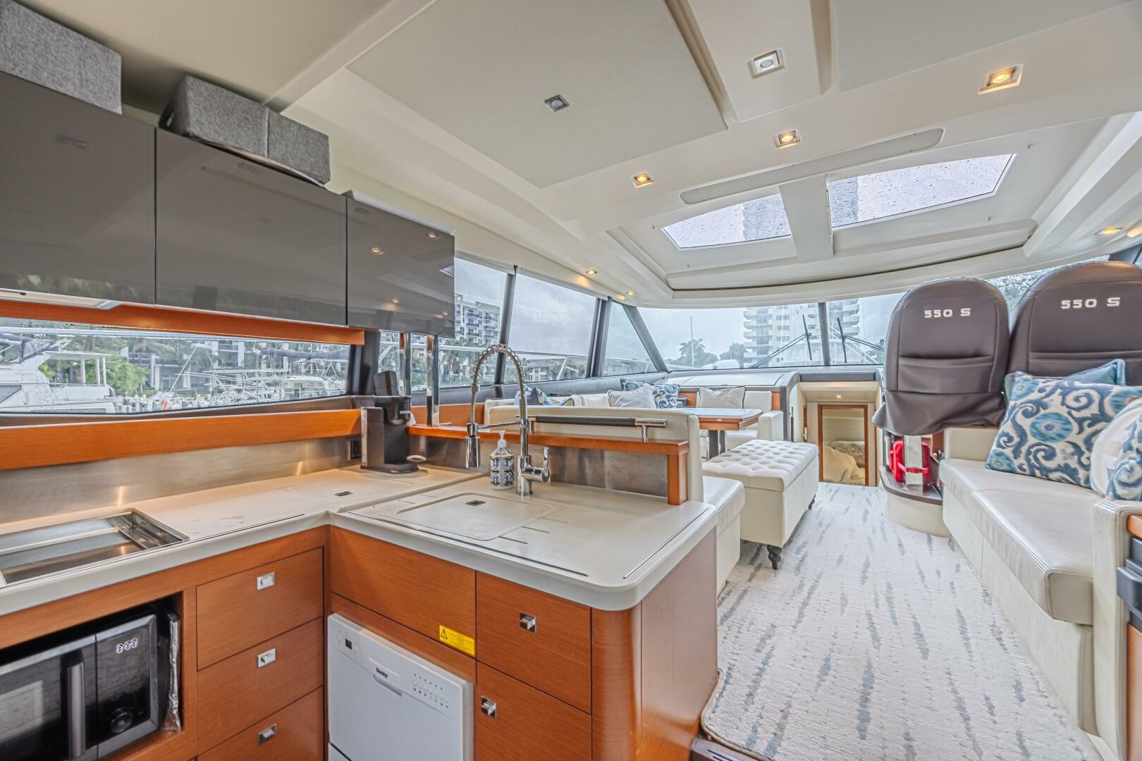 2013 Prestige 550S - Image 9