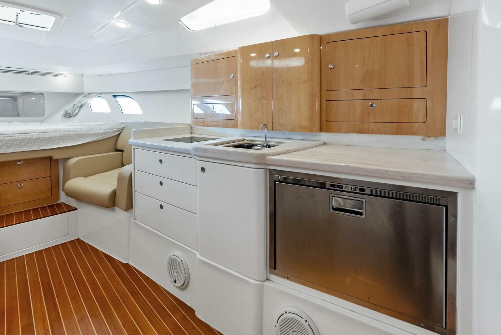 2018 Intrepid 430 Sport Yacht - Image 34