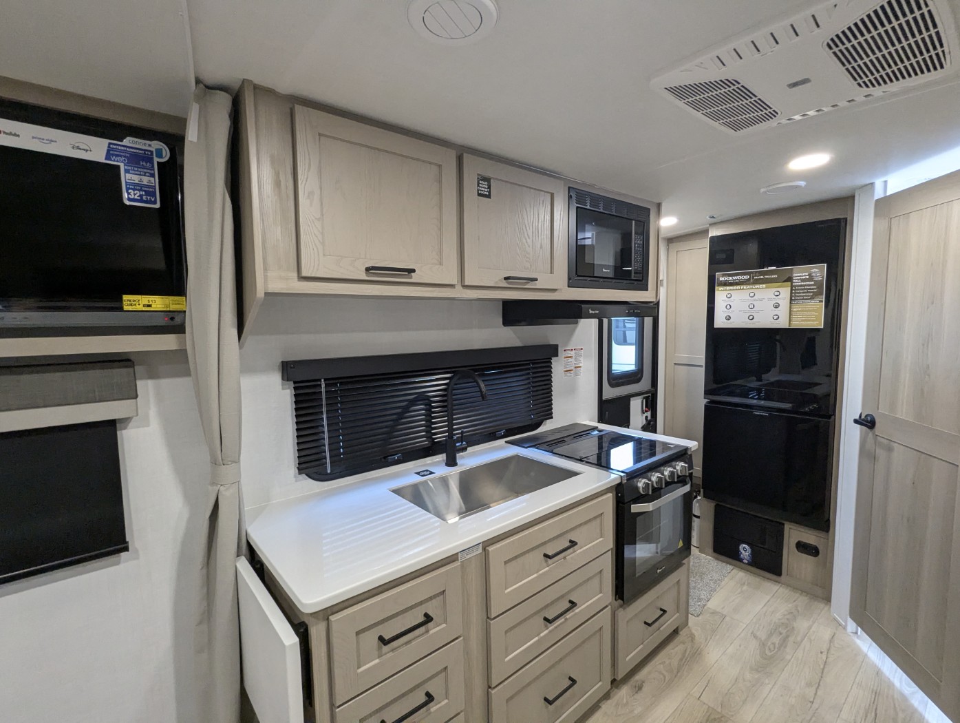 2026 Forest River Rockwood Mini Lite 2109S - Image 17